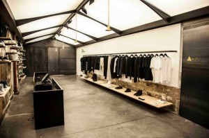 Boutique Adidas Marais 300x199 Boutique de luxe Adidas dans le Marais