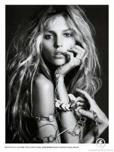 anja rubik 225x300 Compte Twitter d Anja Rubik
