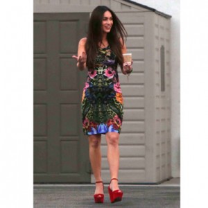 megan fox enceinte en robe moulante 300x300 Megan Fox enceinte en robe moulante